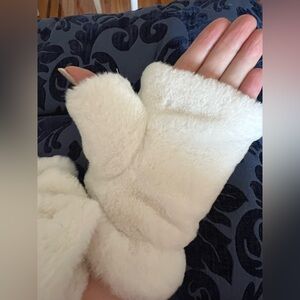 LULU off white Plush Fingerless Gloves